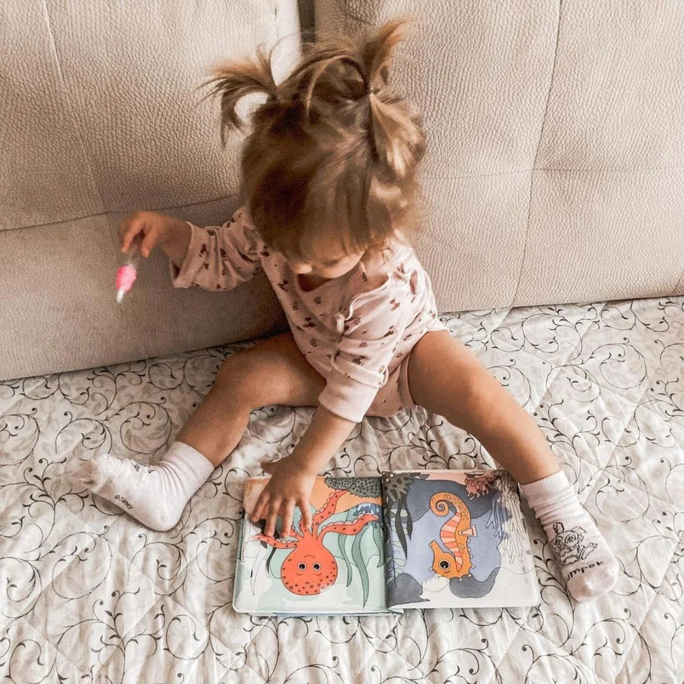 AquaDoodle – Montessori water coloring book