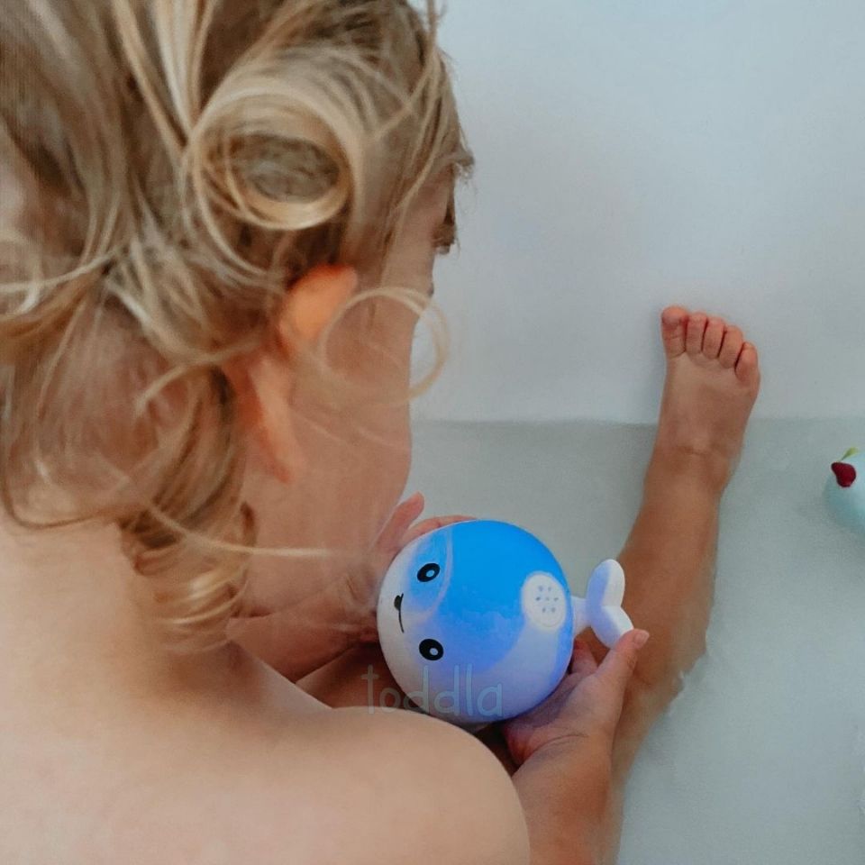 Splashi – Water spraying whale toy